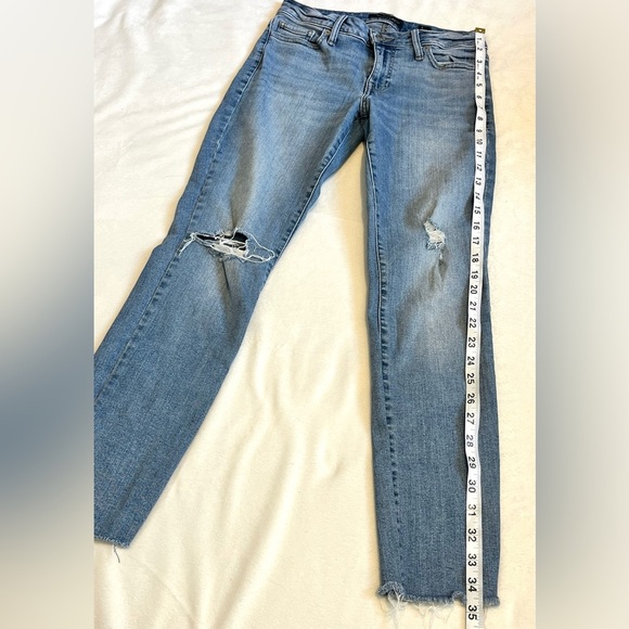 Lucky Brand Lolita Super Skinny Light Blue Slightly Distressed Jeans Size 6 - Picture 6 of 16